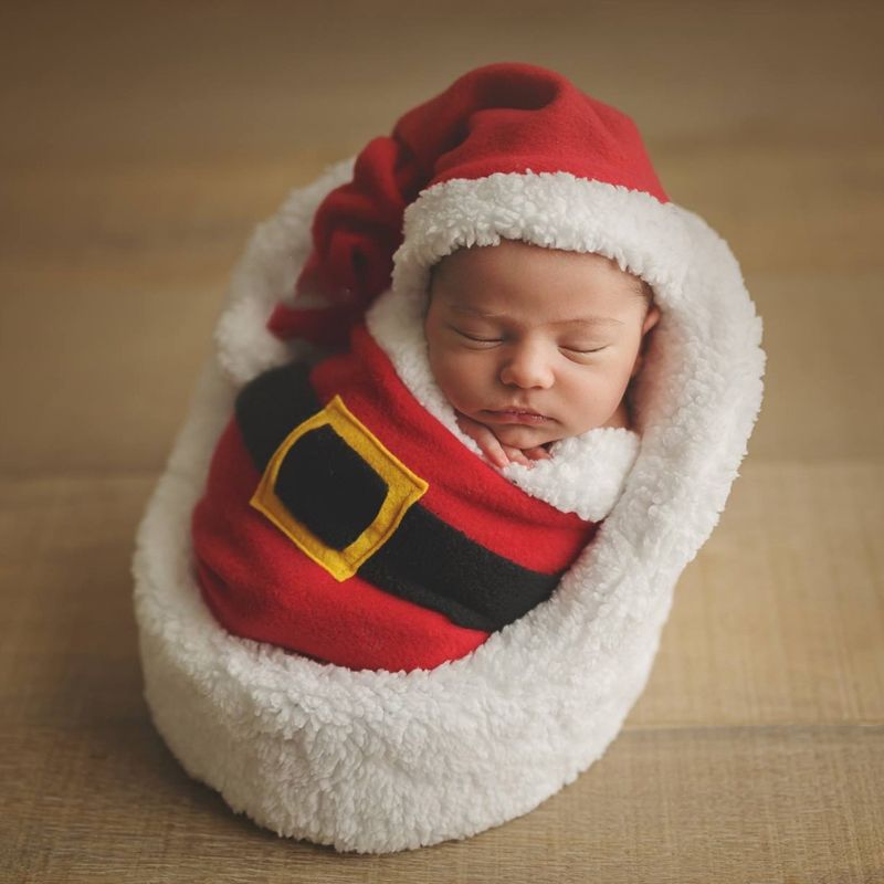 Soft cotton baby sofa chair, a charming newborn photography prop for infant photo shoots and baby decor.