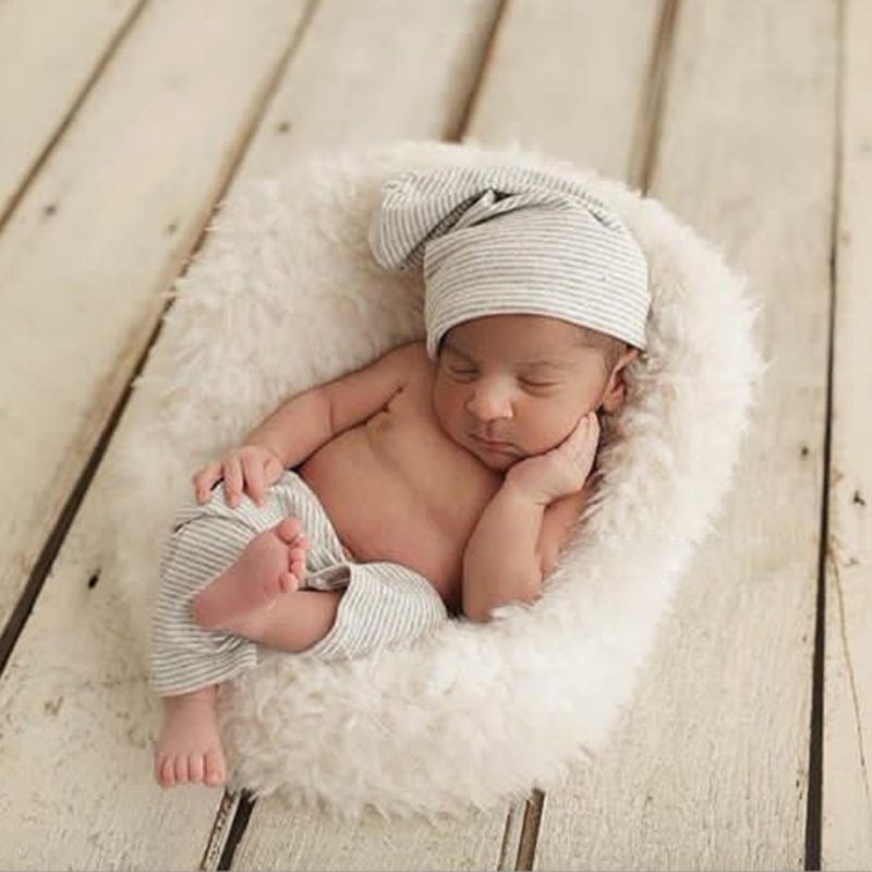 White baby sofa chair, multi-purpose newborn photography prop & infant photo accessory for memorable shoots.