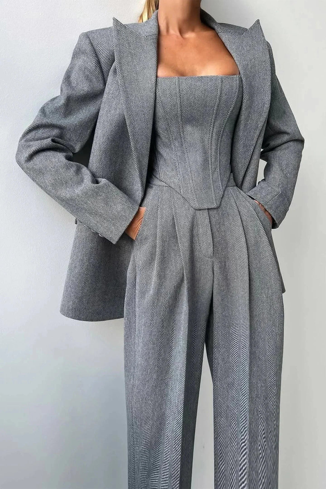 Women's 3-piece set: corset bustier, wide leg pants & oversized blazer for elegant power dressing.
