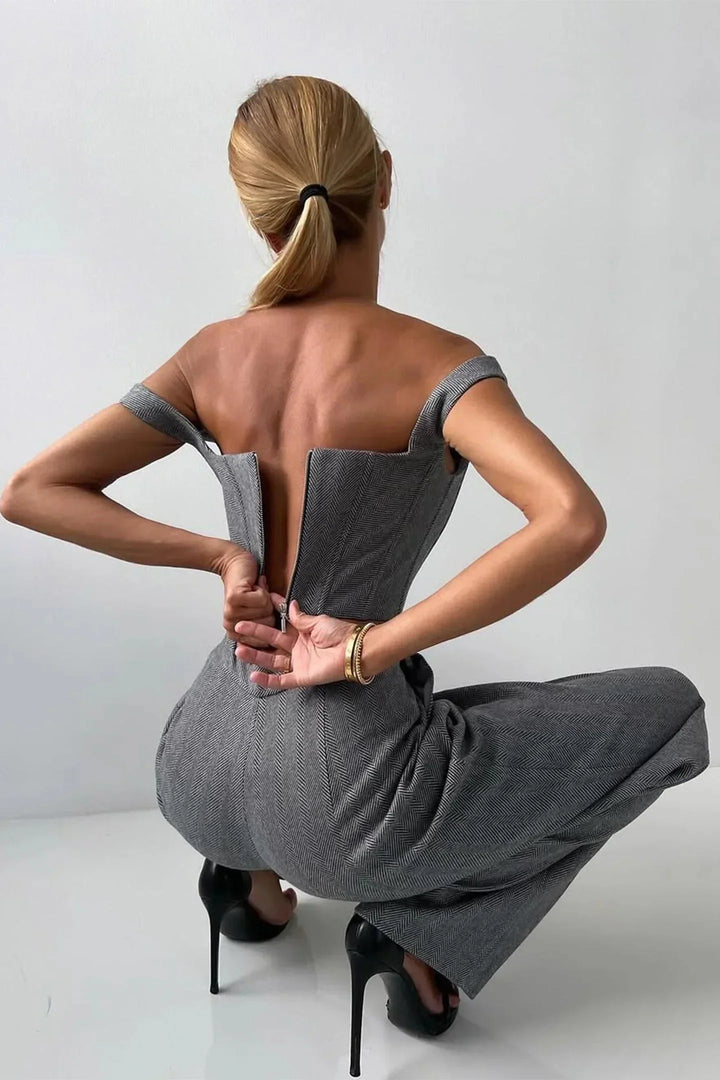 Complete 3-piece women's outfit: stylish corset, flowing wide leg pants & chic oversized blazer.