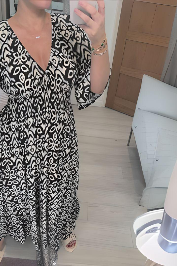 Comfortable long wrap maxi dress for women, elegant and adjustable, ideal for special occasions.