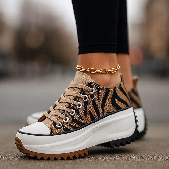 Women's Arlina Rise comfort platform sneakers, ideal for daily wear. Lace-up, shock-absorbing, and versatile.