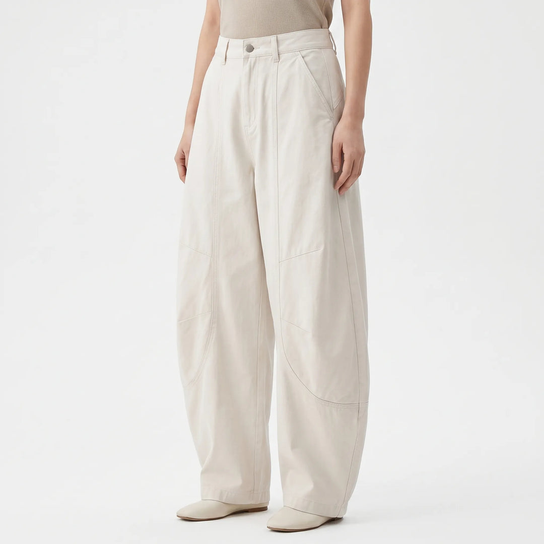 Vintage style women's baggy barrel-leg pants. Low-rise relaxed fit jeans, perfect for summer streetwear.