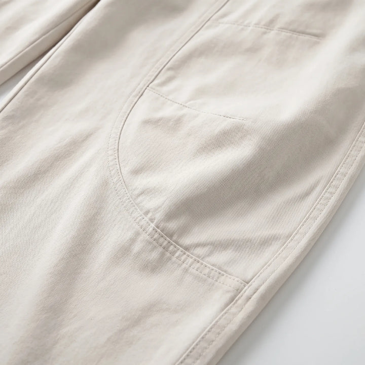 Comfortable women's baggy barrel-leg pants. Relaxed low-rise jeans, ideal for casual summer style.