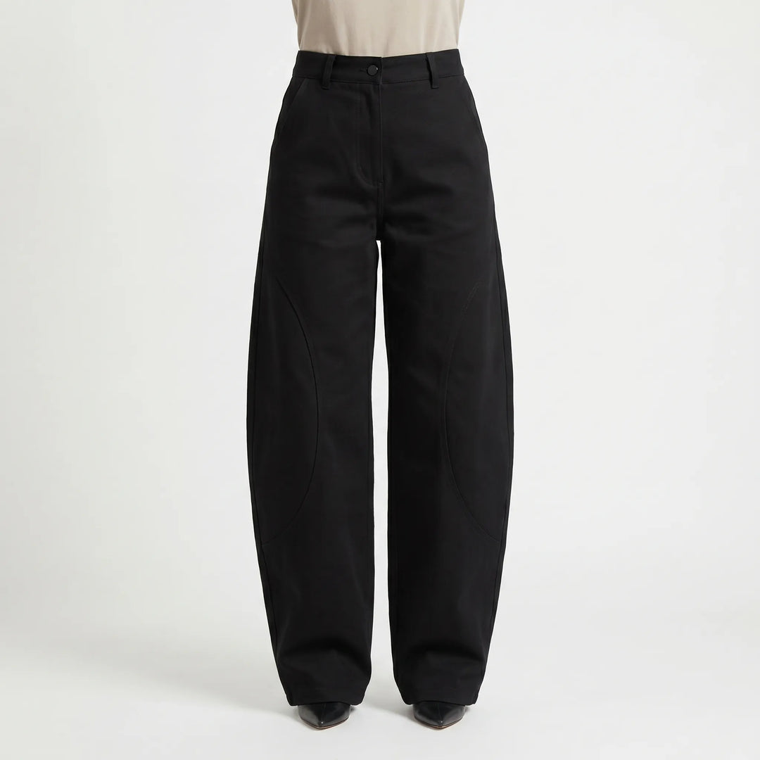 Versatile women's baggy barrel-leg pants. Low-rise relaxed fit jeans, perfect for comfortable vintage streetwear.
