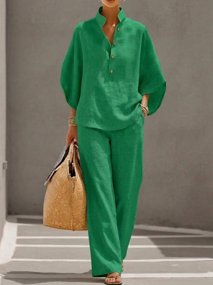 Versatile women's loungewear set with a flowy batwing blouse & wide trousers for ultimate comfort and relaxed style.