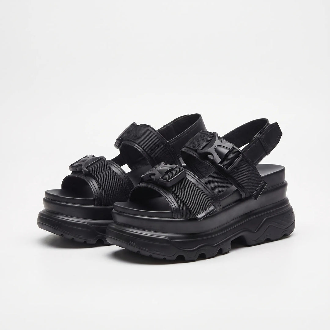 Comfortable women's open-toe chunky platform sandals with adjustable buckle straps, ideal for casual summer style.