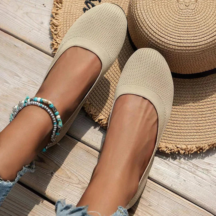 Supportive women's casual flats, excellent for long walks and everyday activities.