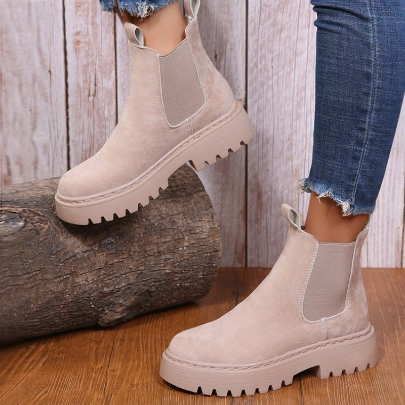 Chic women's platform Chelsea boots, versatile for casual everyday wear, featuring a stylish pull-on design.