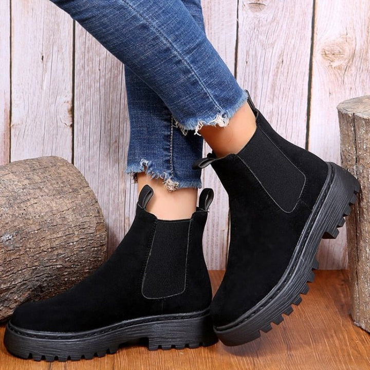 Modern women's black platform Chelsea boots, durable sole, elastic side gussets, perfect for stylish footwear.