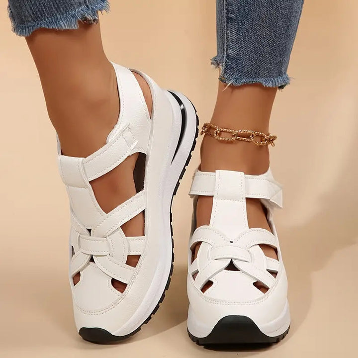 Women's black sporty platform sandals with adjustable straps, perfect for all-day comfort and summer walking.