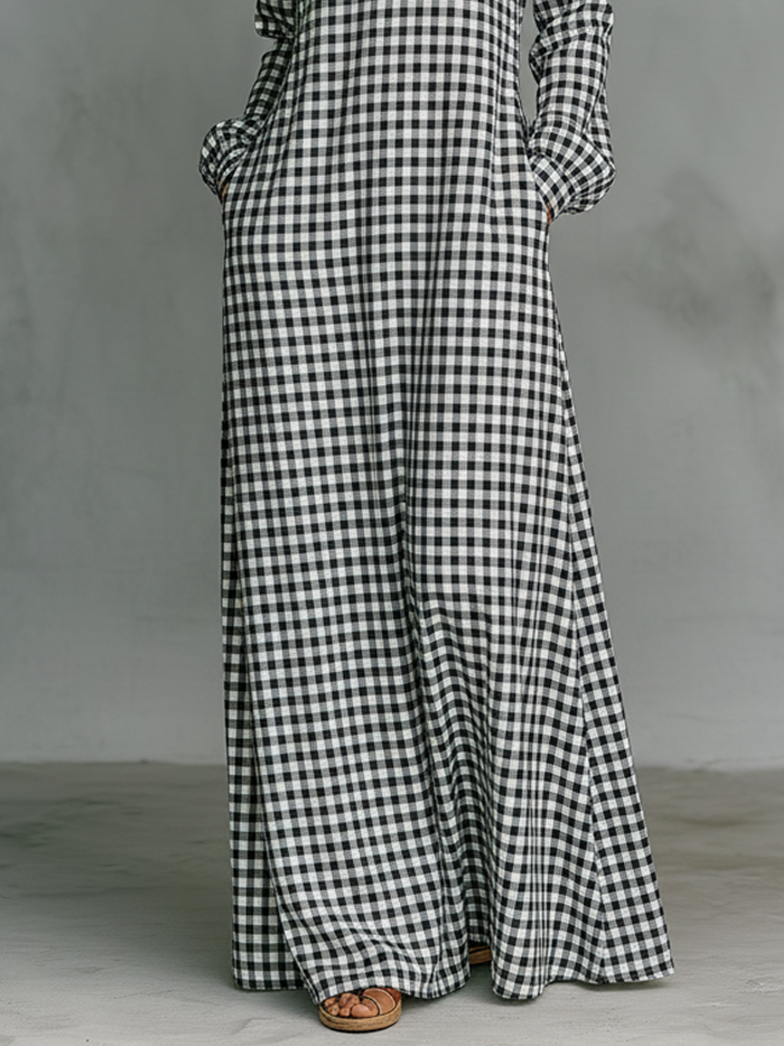 Flowy women's gingham maxi dress in classic check pattern, V-neck, long sleeves. Versatile, casual for daily wear.
