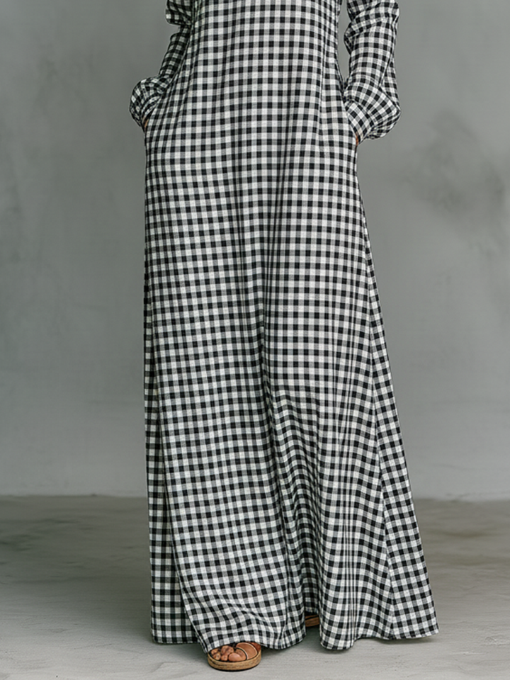 Flowy women's gingham maxi dress in classic check pattern, V-neck, long sleeves. Versatile, casual for daily wear.