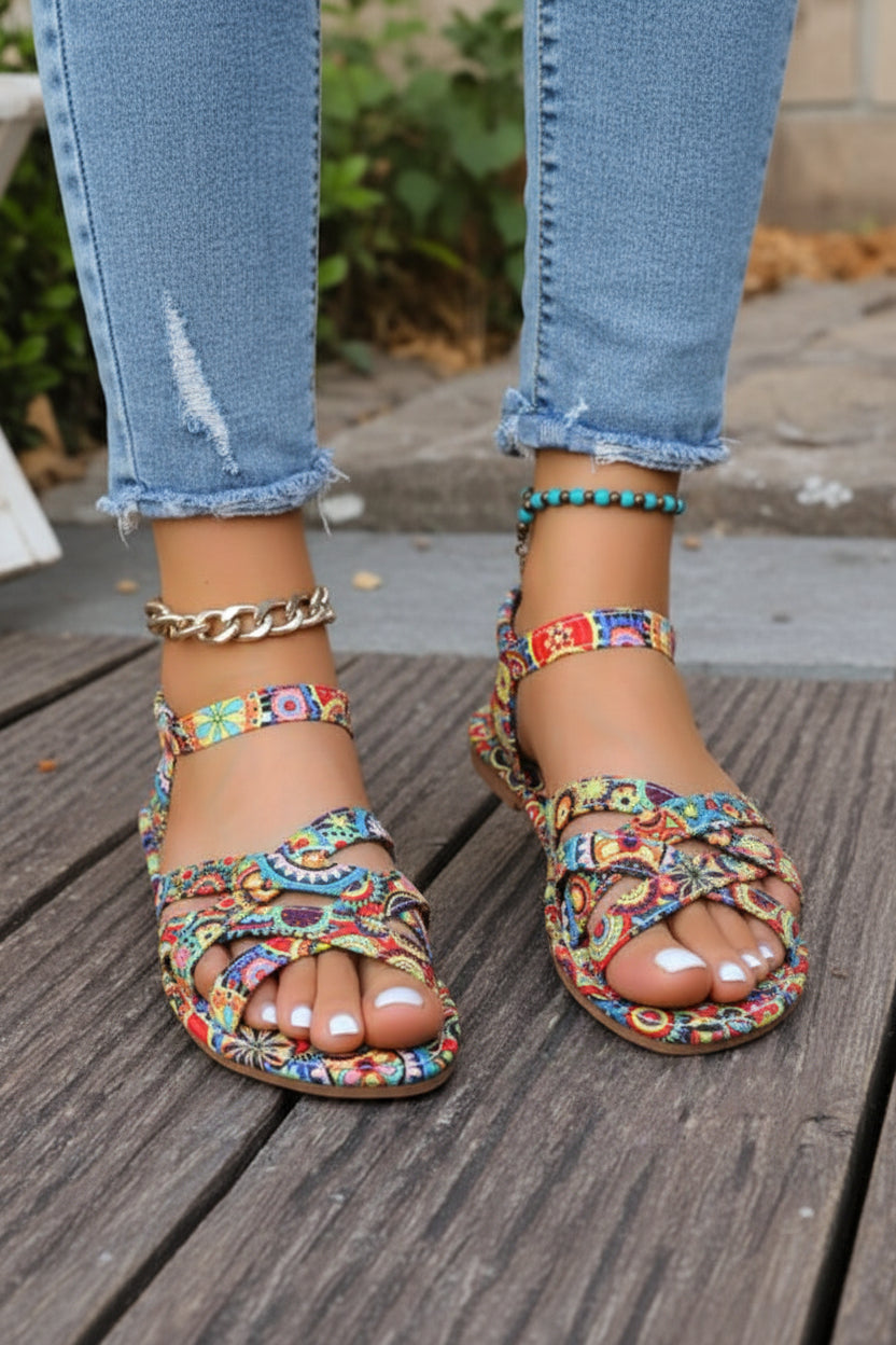 Casual women's summer sandals: flat T-strap with an eye-catching Bohemian print for comfortable wear.