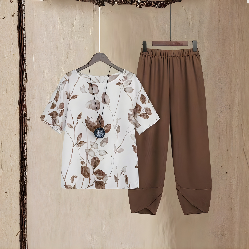 Women's brown coordinated two-piece set, relaxed fit for comfortable summer wear. Perfect casual vacation outfit.