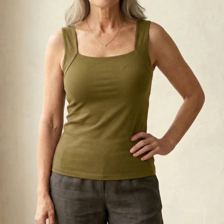 Plus size built-in bra tank top, comfortable sleeveless design for women's everyday wear.