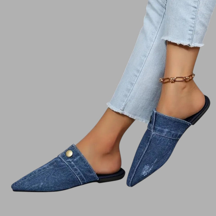 Chic women's casual mule sandals, featuring an open back for breathable, comfortable summer style.