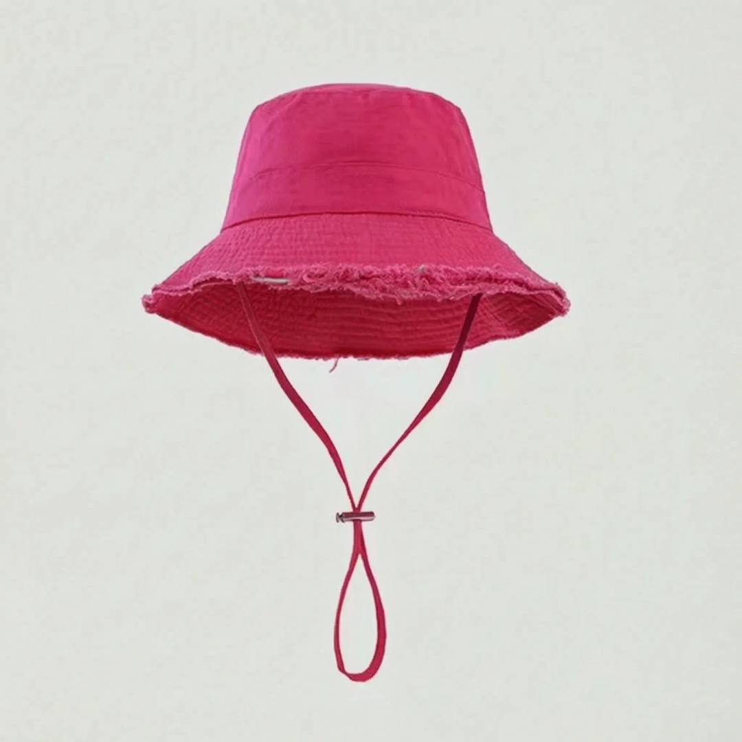 Women's bucket hat for summer, frayed brim, adjustable chin strap, essential sun protection.