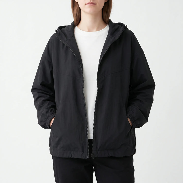 Versatile women's hooded windbreaker, ideal for transitional weather. Lightweight, everyday casual jacket for comfort.