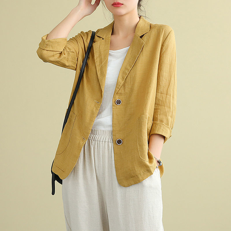 Stylish women's relaxed blazer for effortless spring fashion; versatile single-breasted jacket for smart casual looks.