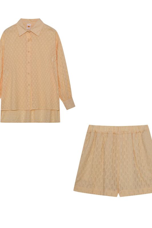 Women's travel outfit: stylish shirt and short set for a comfortable summer journey.