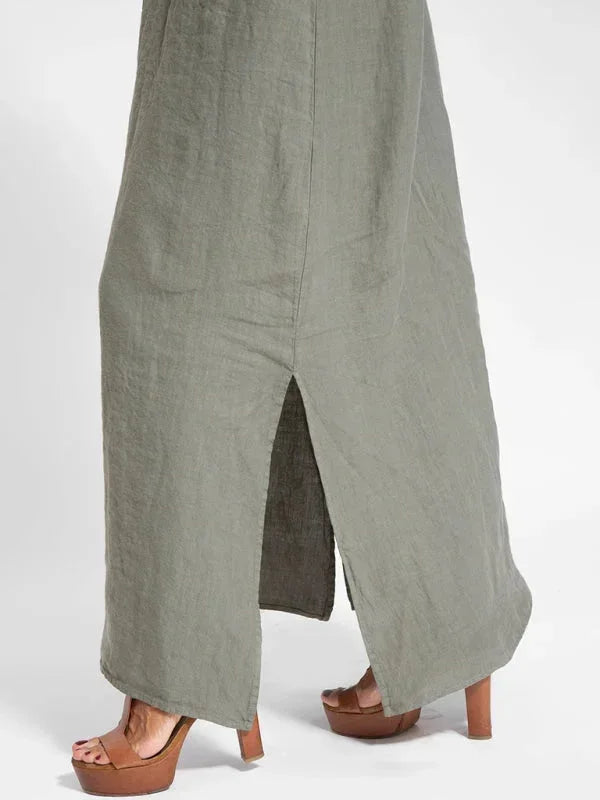 Comfortable women's sleeveless long dress with side slit, ideal for summer fashion.