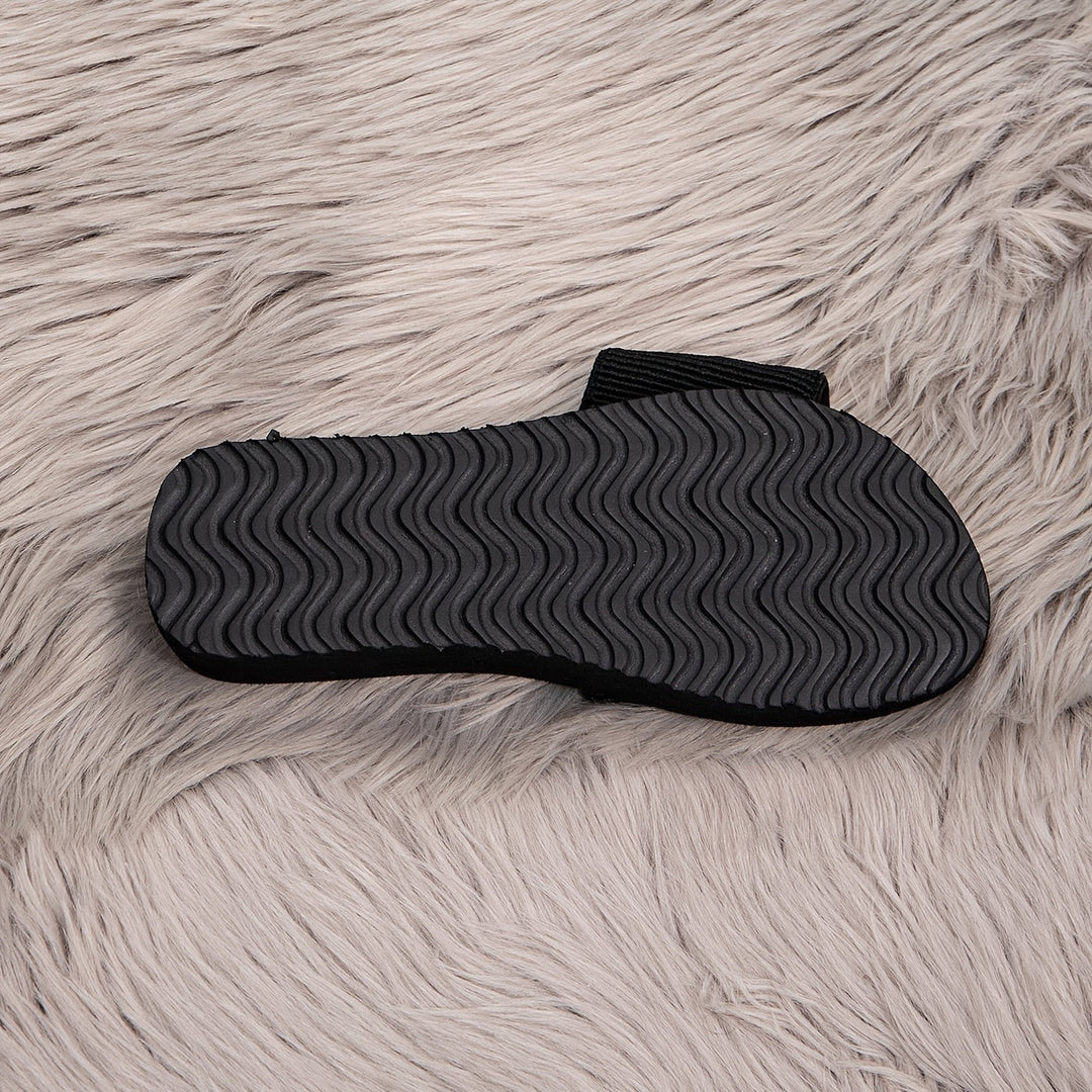 Comfortable women's casual sandals. Lightweight, versatile slip-on design ideal for everyday summer wear.