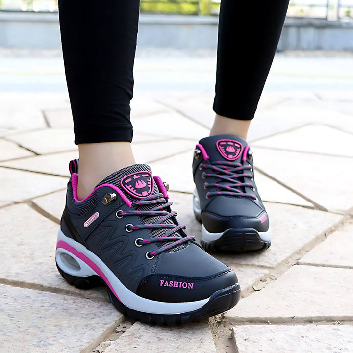Black women's everyday walking sneakers, designed with arch support & breathable fabric for superior comfort.