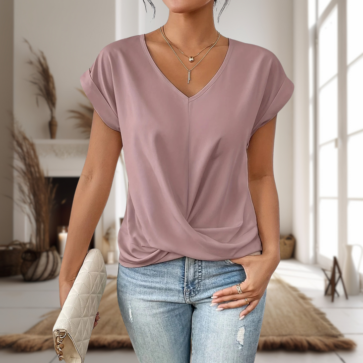 Fitted ladies t-shirt with a stylish sweetheart neck & short sleeves. Comfortable casual wear top.