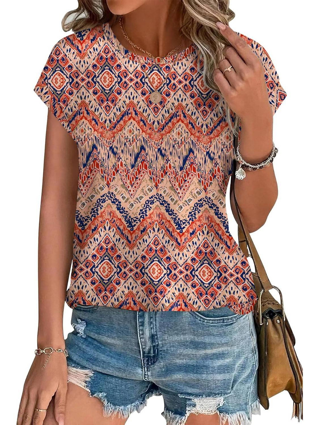 Relaxed fit women's blouse with a trendy leaf print. Ideal for spring and summer style.