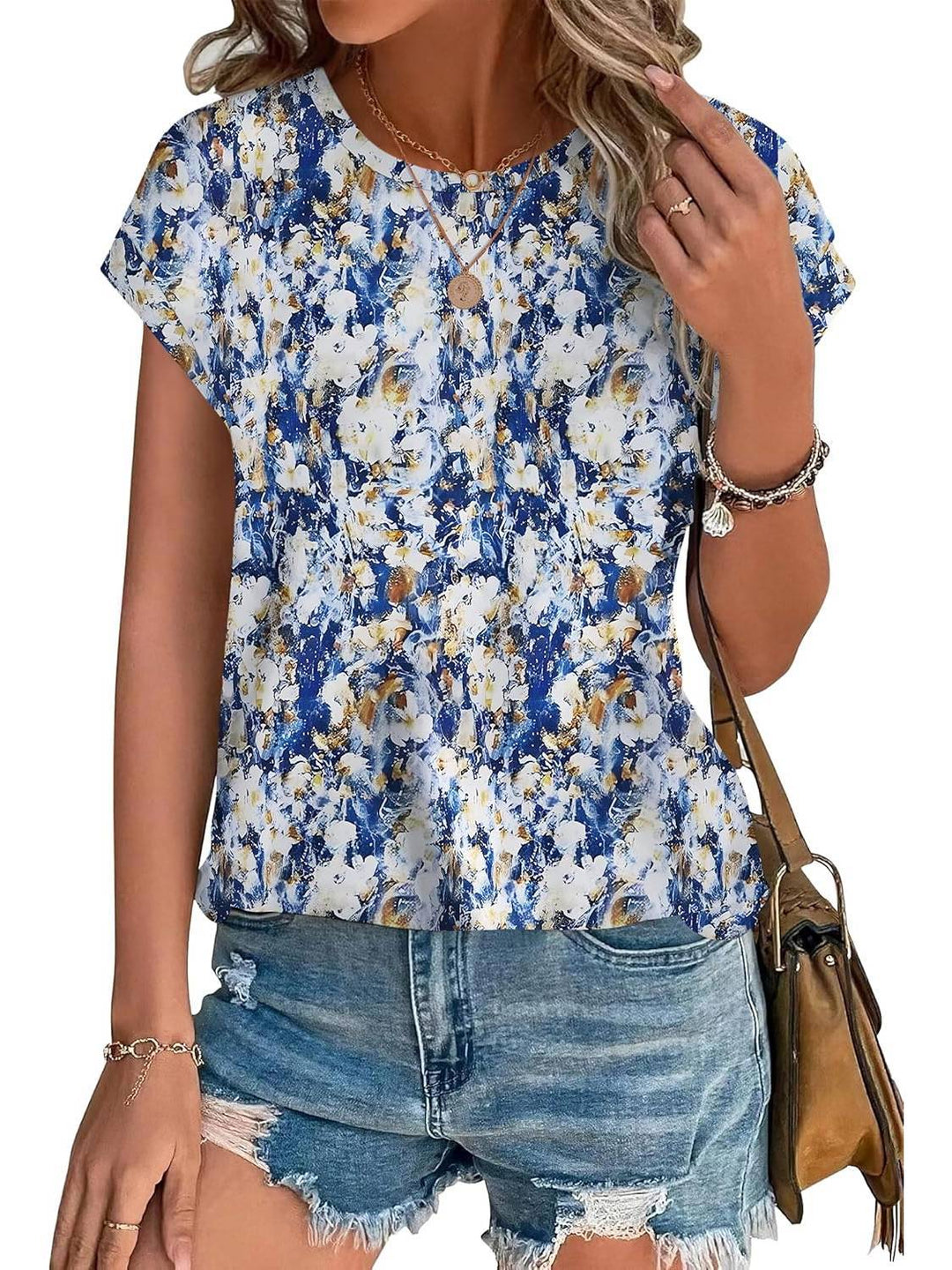 Comfortable crew neck women's shirt, featuring an elegant leaf print design. Everyday wear.