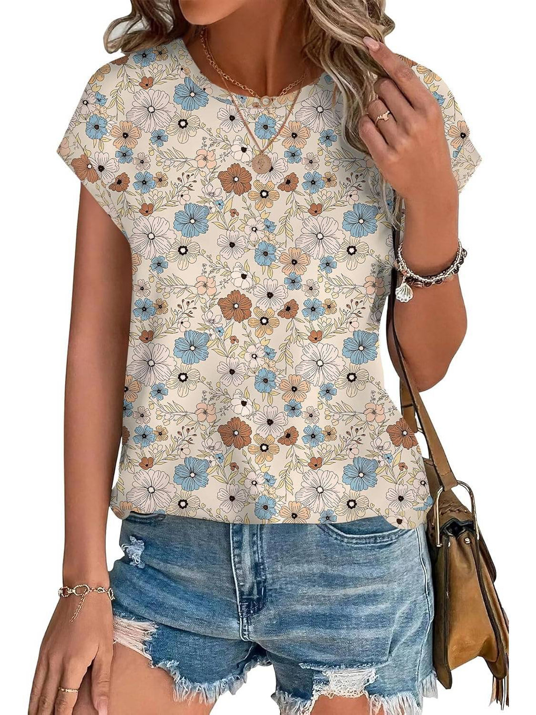 Stylish women's top with an attractive leaf print. Versatile for casual and warm weather outfits.