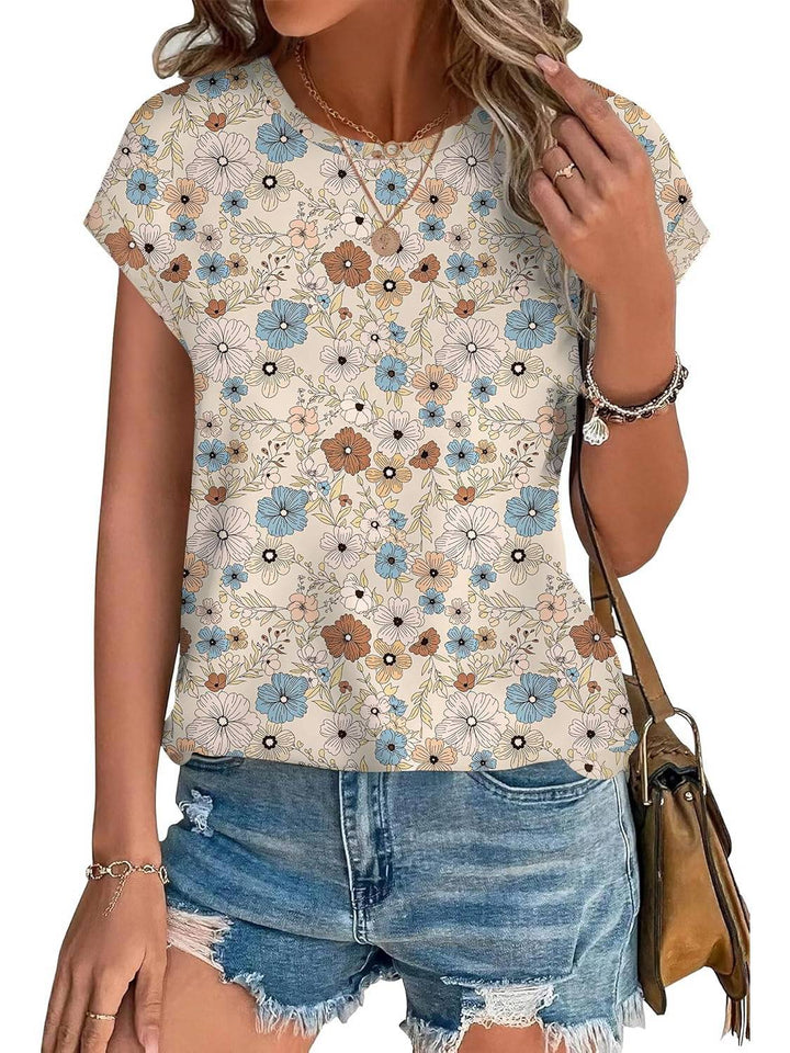Stylish women's top with an attractive leaf print. Versatile for casual and warm weather outfits.