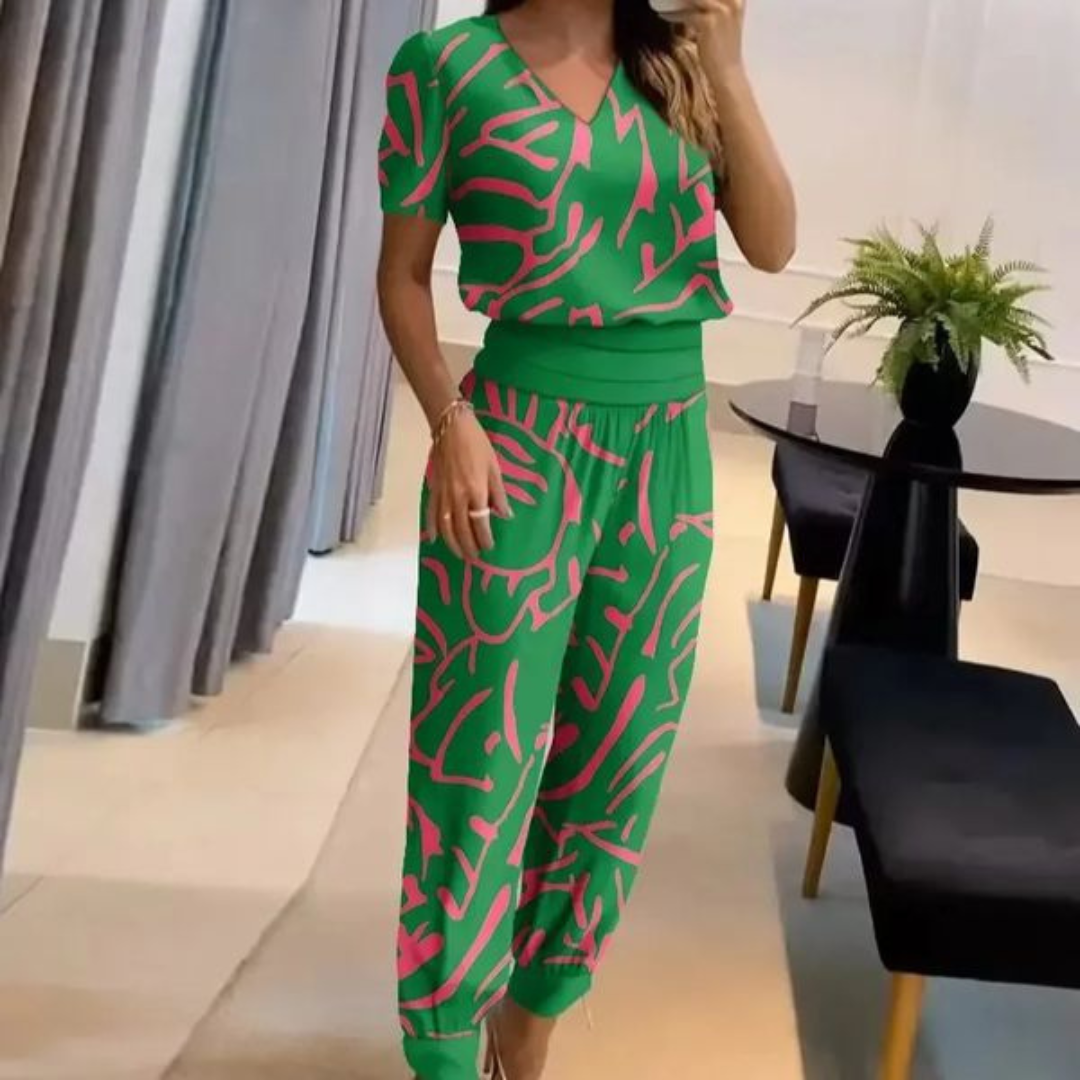 Versatile women's casual two-piece set, a comfortable loungewear and trendy outfit for spring & summer fashion.