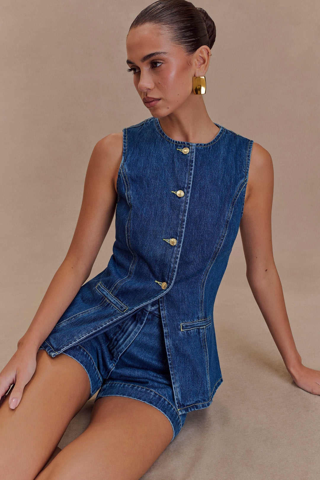 Casual women's blue denim two-piece set. Trendy top & comfortable jeans, stylish everyday outfit.