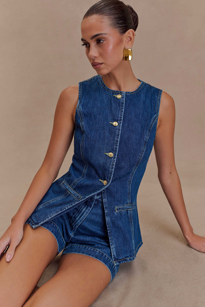 Casual women's blue denim two-piece set. Trendy top & comfortable jeans, stylish everyday outfit.