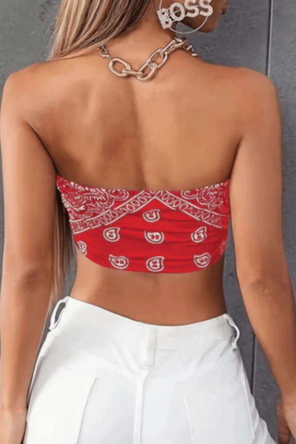 Trendy women's paisley bandeau top. Retro strapless style, vibrant print. Ideal for summer, vacations.