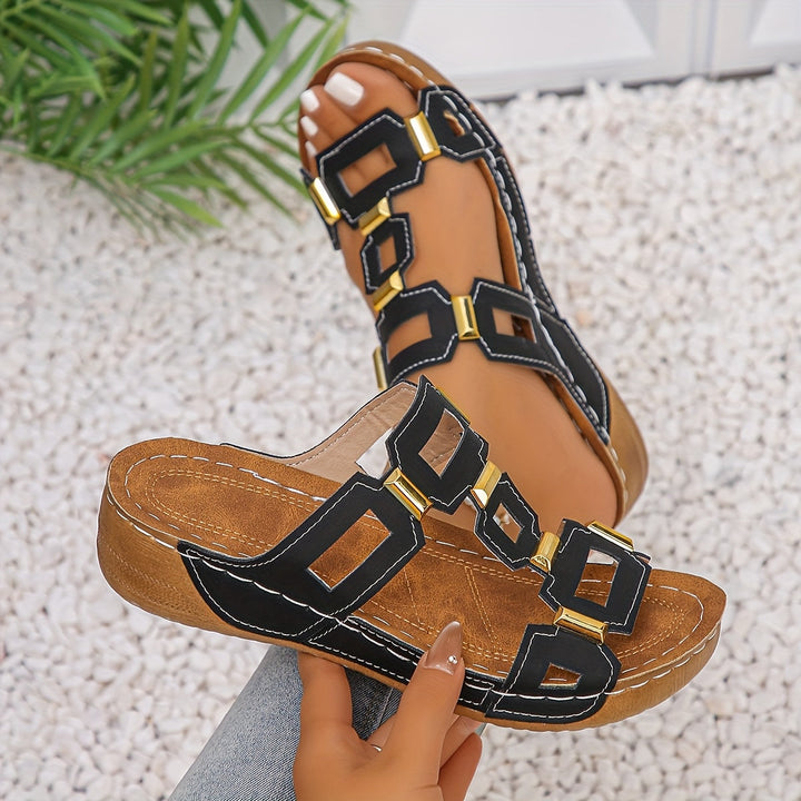 Stylish women's platform sandals with a chic buckle design and a comfortable, elevated thick sole.