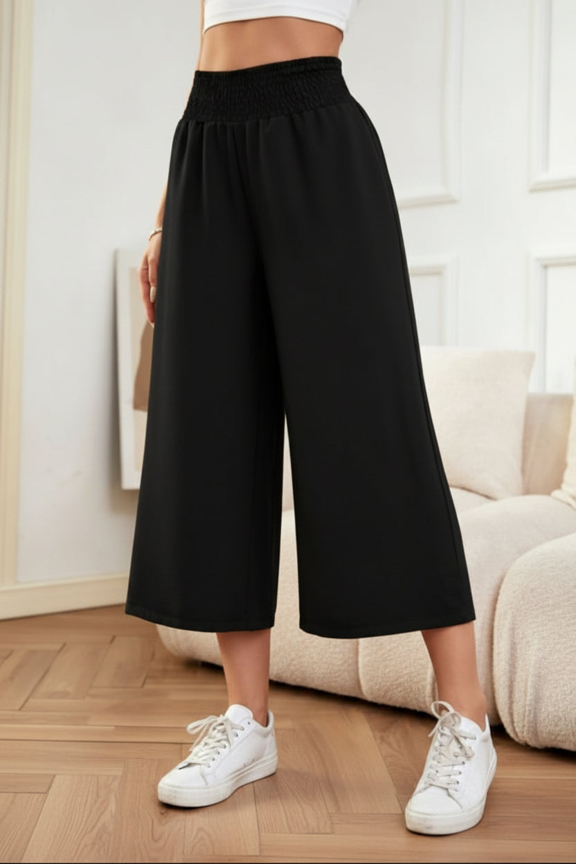 Stylish women's wide-leg cropped pants, perfect for everyday fashion or casual office wear. Chic & versatile.