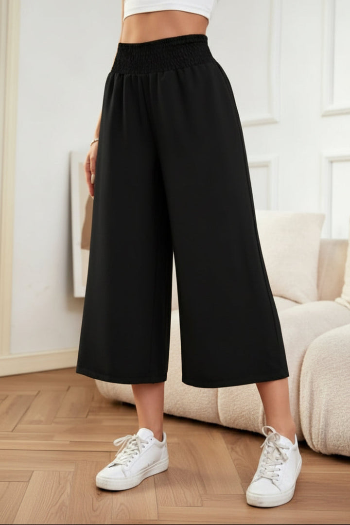 Stylish women's wide-leg cropped pants, perfect for everyday fashion or casual office wear. Chic & versatile.