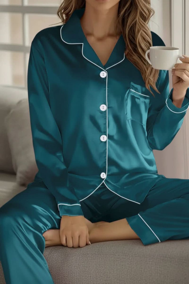Women's chic & elegant pajama set, two-piece for comfortable sleep & stylish lounging.