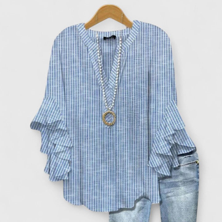 Comfortable long-sleeve women's blouse with a vibrant floral pattern & chic ruffled sleeves. Versatile style.