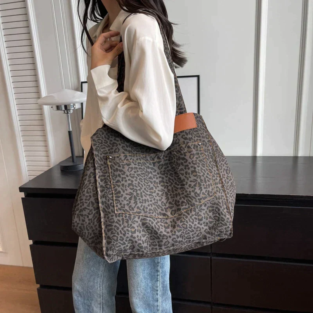 Stylish women's leopard print shoulder bag with distinct animal print, a versatile and chic fashion accessory.