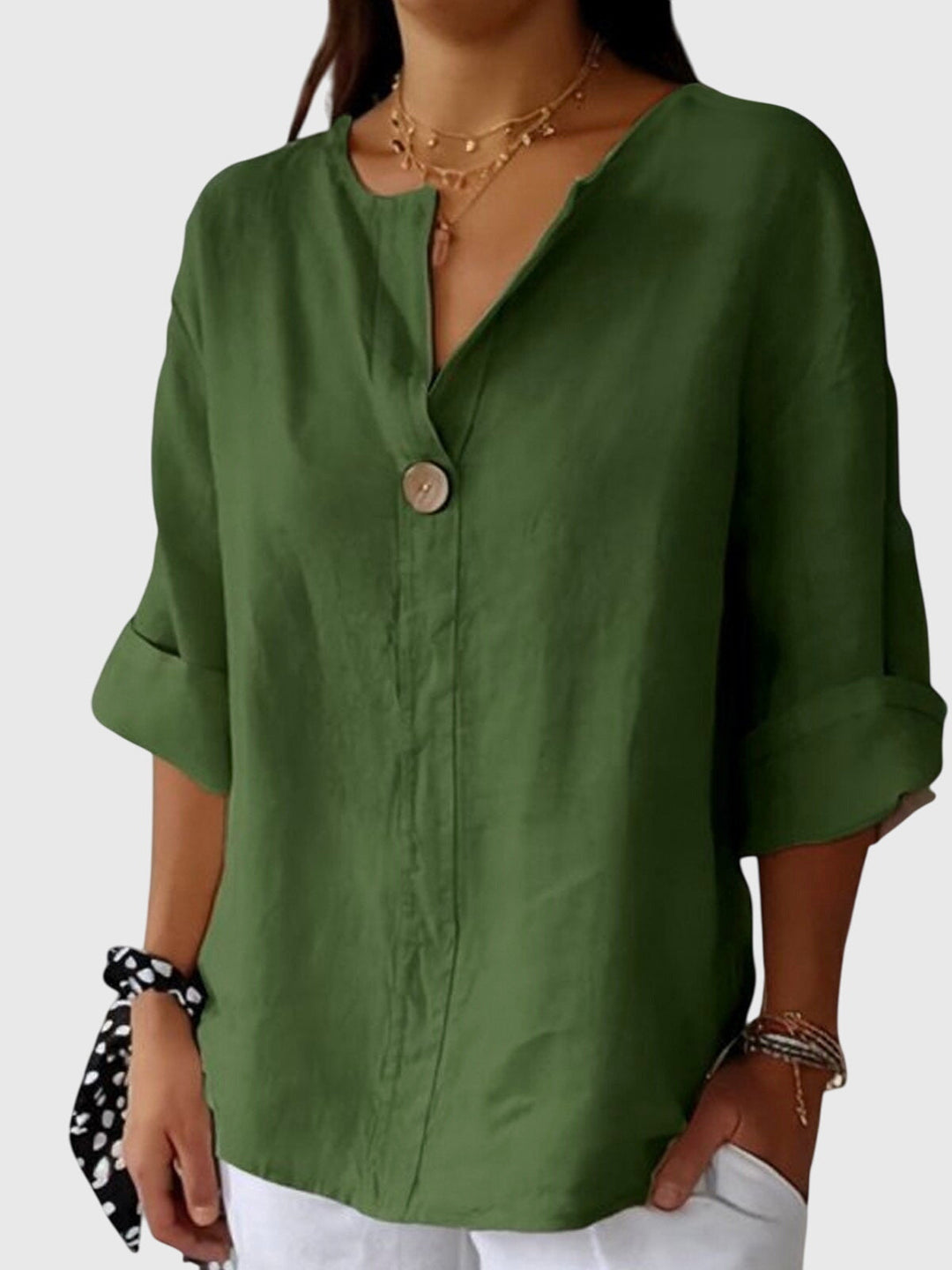 Versatile women's chic blouse, an elegant shirt suitable for office wear and casual outfits.