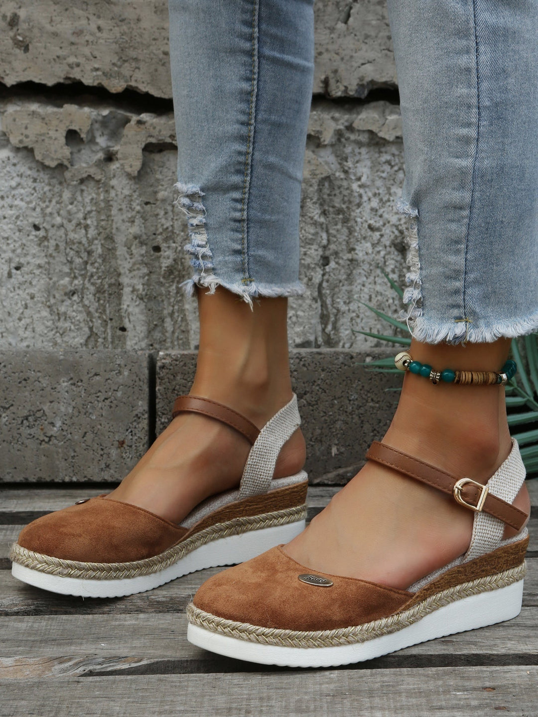 Women's elegant closed-toe platform espadrille sandals. Chic and comfortable summer footwear for any occasion.