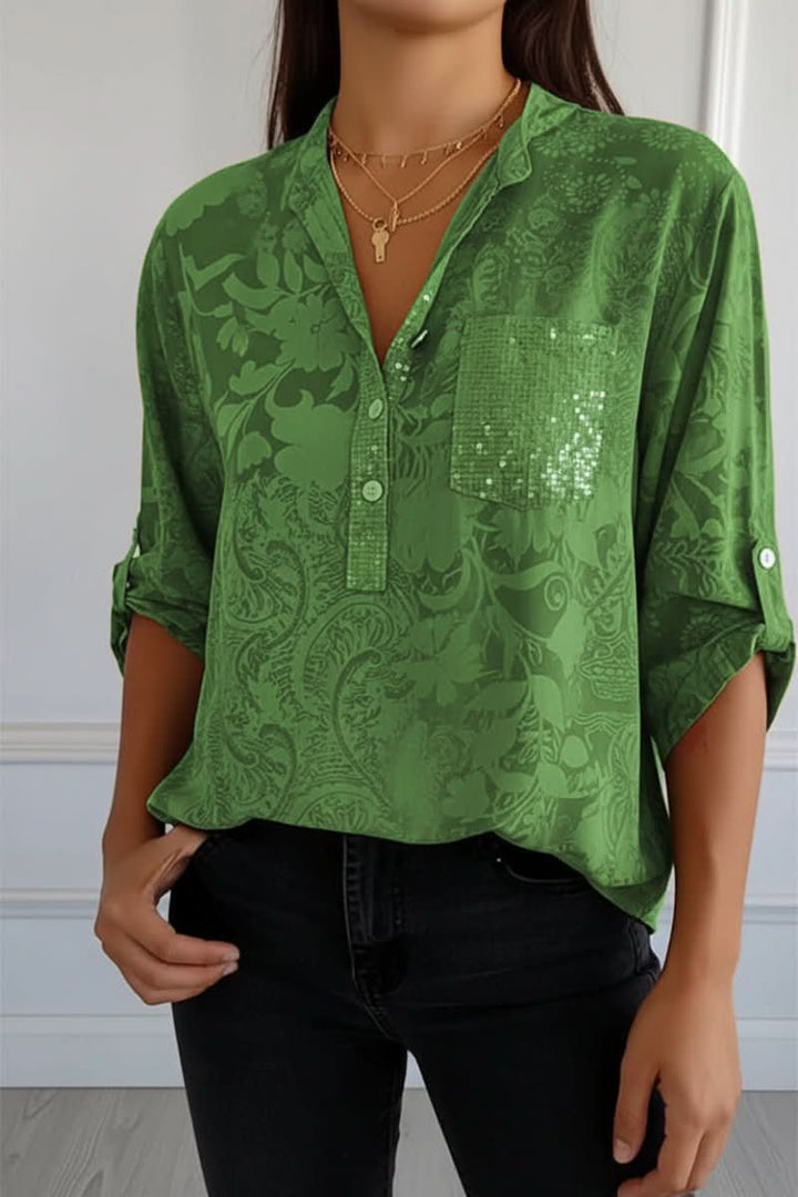 Casual women's long-sleeve blouse in a fashionable print, loose fit, and practical front pocket for everyday style.