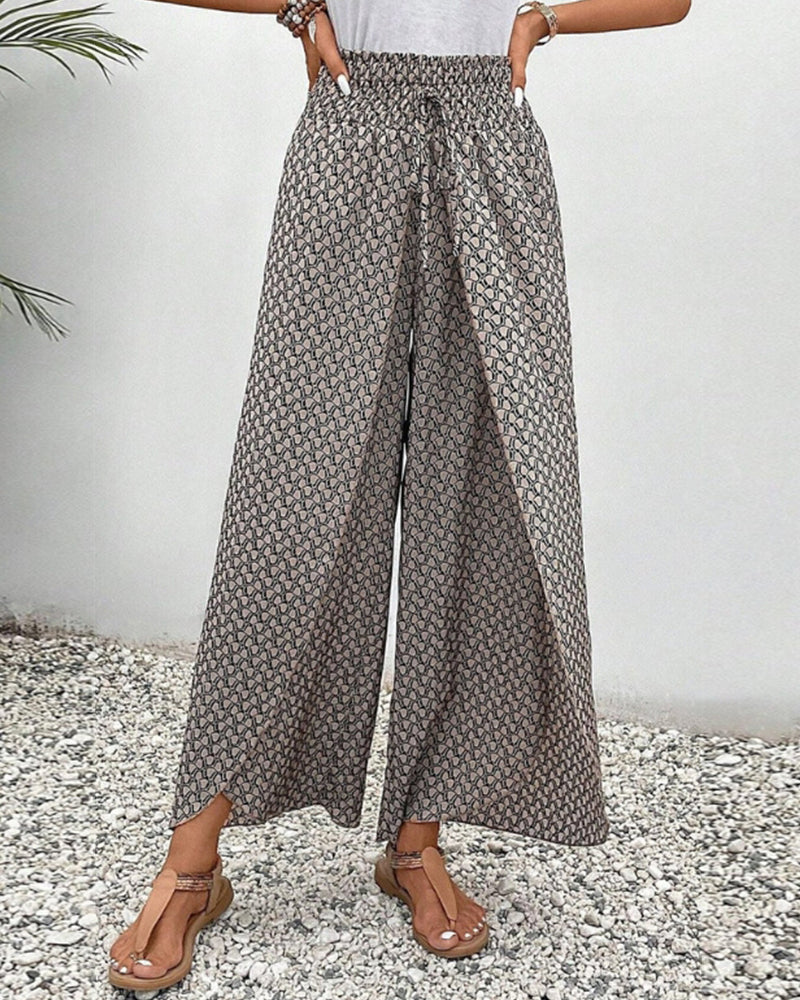 Comfortable women's wide leg pants with a relaxed fit & chic geometric print. Versatile for casual or dressy looks.