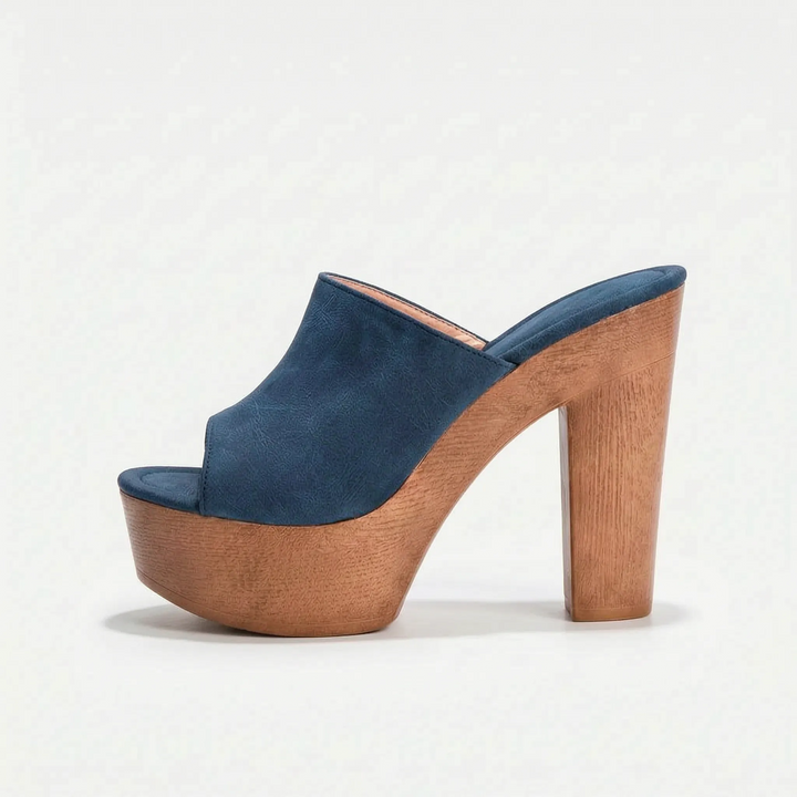 Retro-inspired women's chunky platform sandals, comfortable open-toe slip-ons for your summer wardrobe.