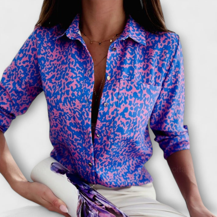 Women's classic collar blouse, a go-to workwear top. Comfortable & chic, suitable for professional and casual.
