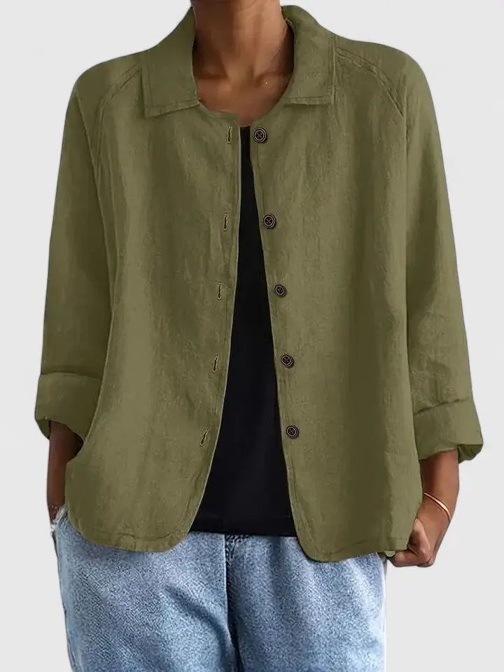Effortless style: women's classic light top, relaxed fit for ultimate all-day comfort.